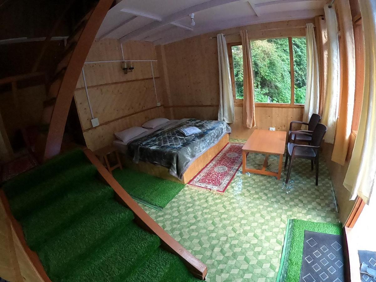 Reverberate Cafe & Cottages - Negi'S Place Jibhi Kültér fotó